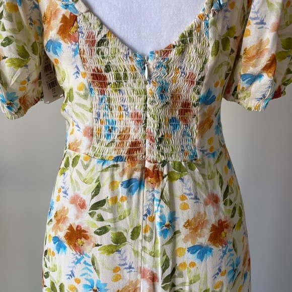 ASTR The Label NWOT Floral Puff Sleeve Midi Dress with Front Side Slit Size M - Picture 9 of 12